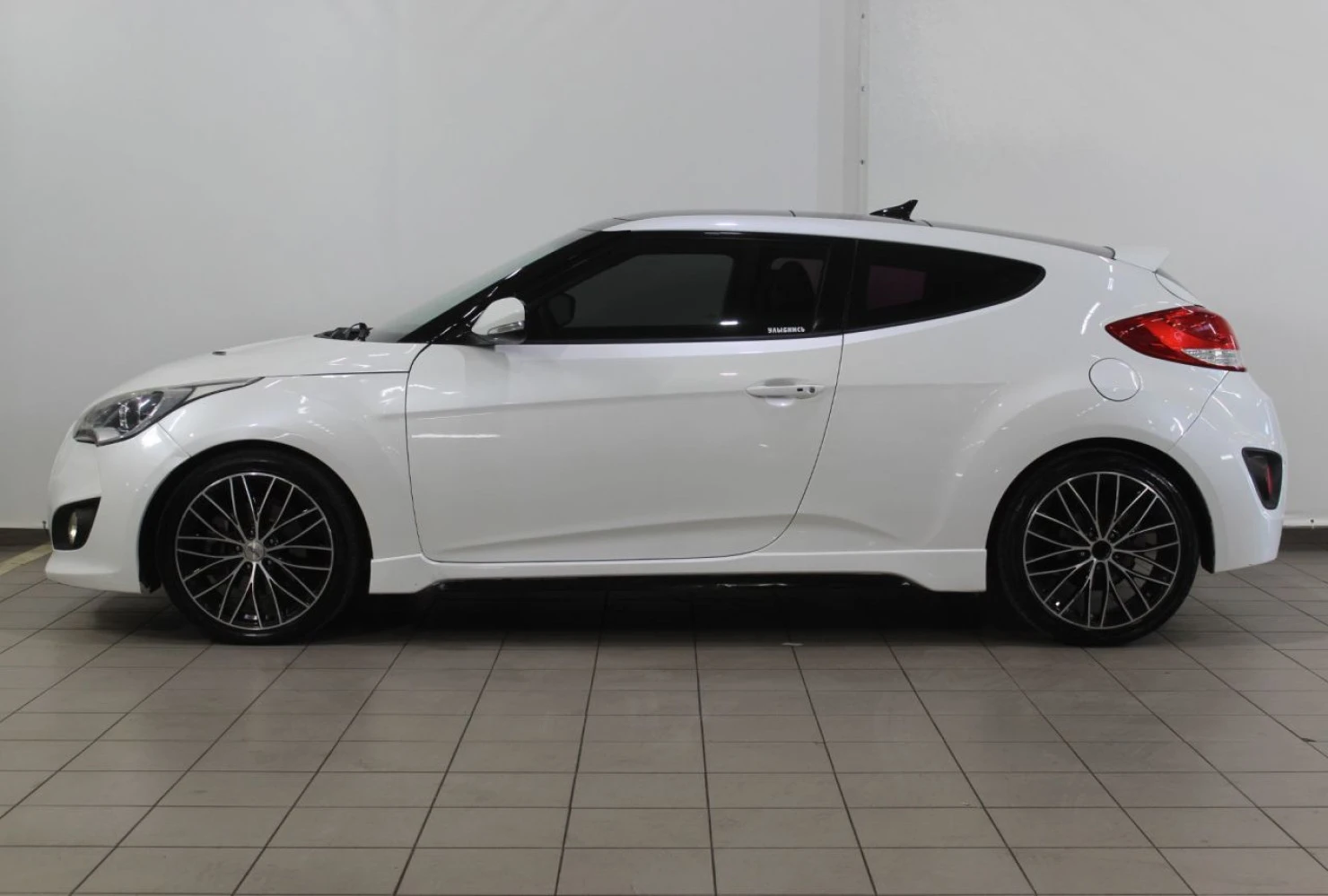 Hyundai Veloster, 2013
