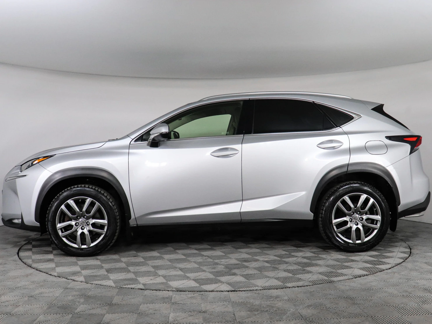 Lexus NX, 2015