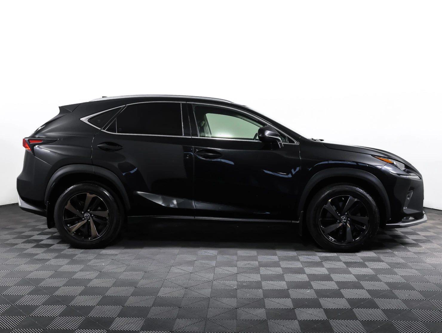Lexus NX, 2020