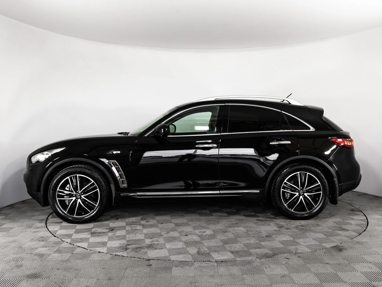 Infiniti QX70, 2015