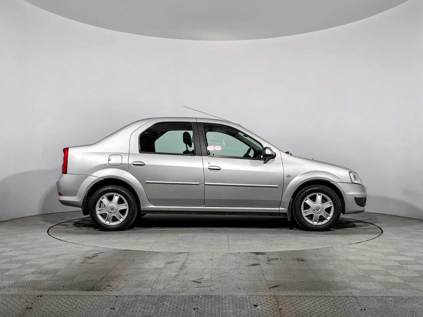 Renault Logan, 2013