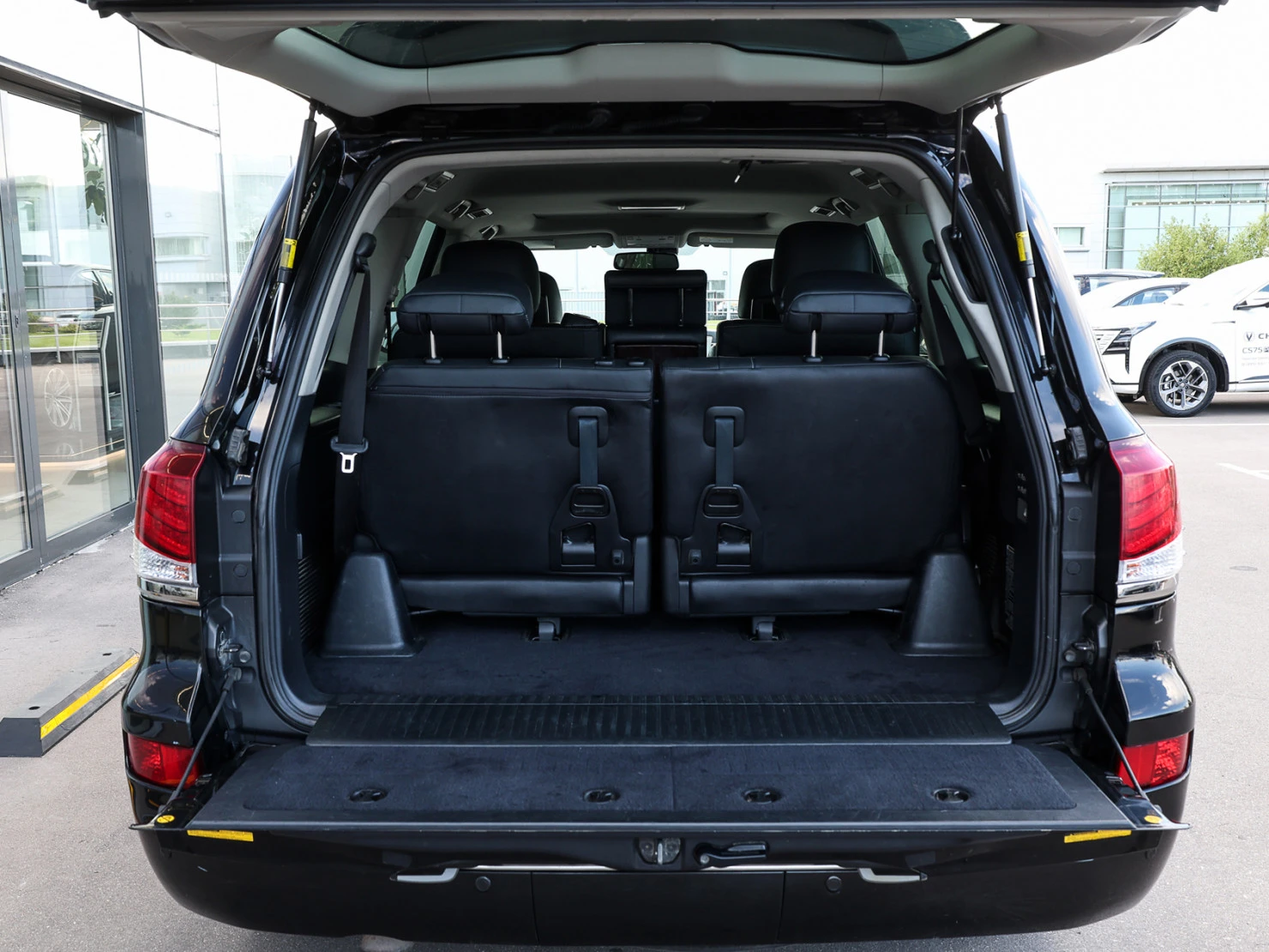 Lexus LX, 2013
