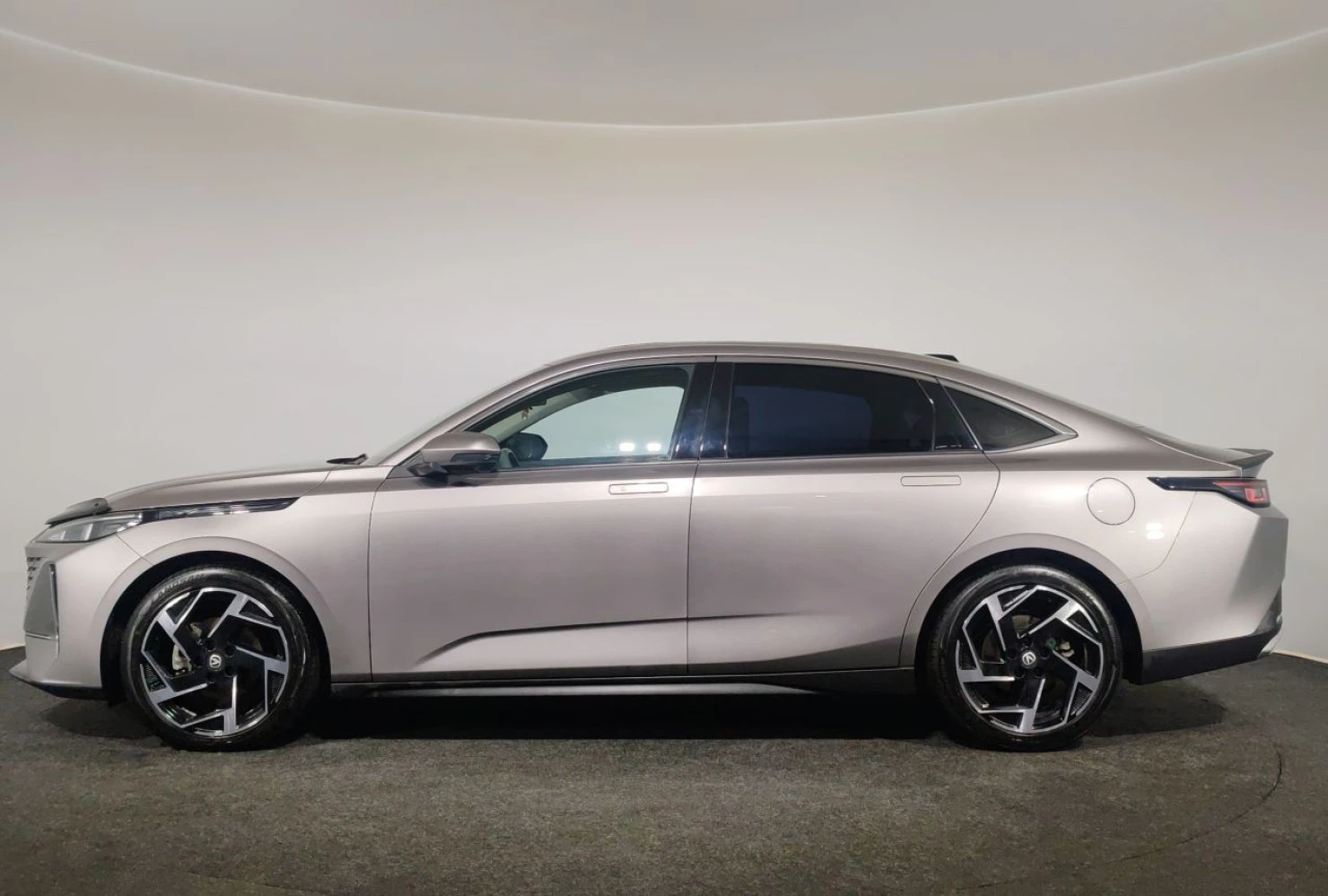 Changan Lamore, 2023