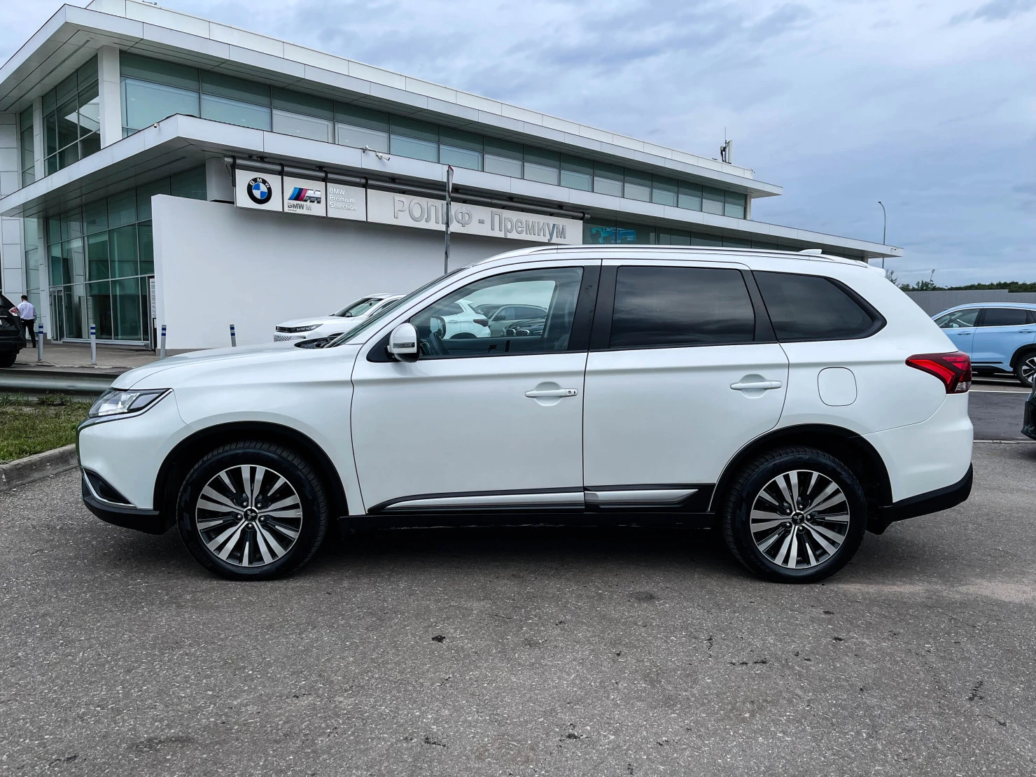 Mitsubishi OUTLANDER, 2020