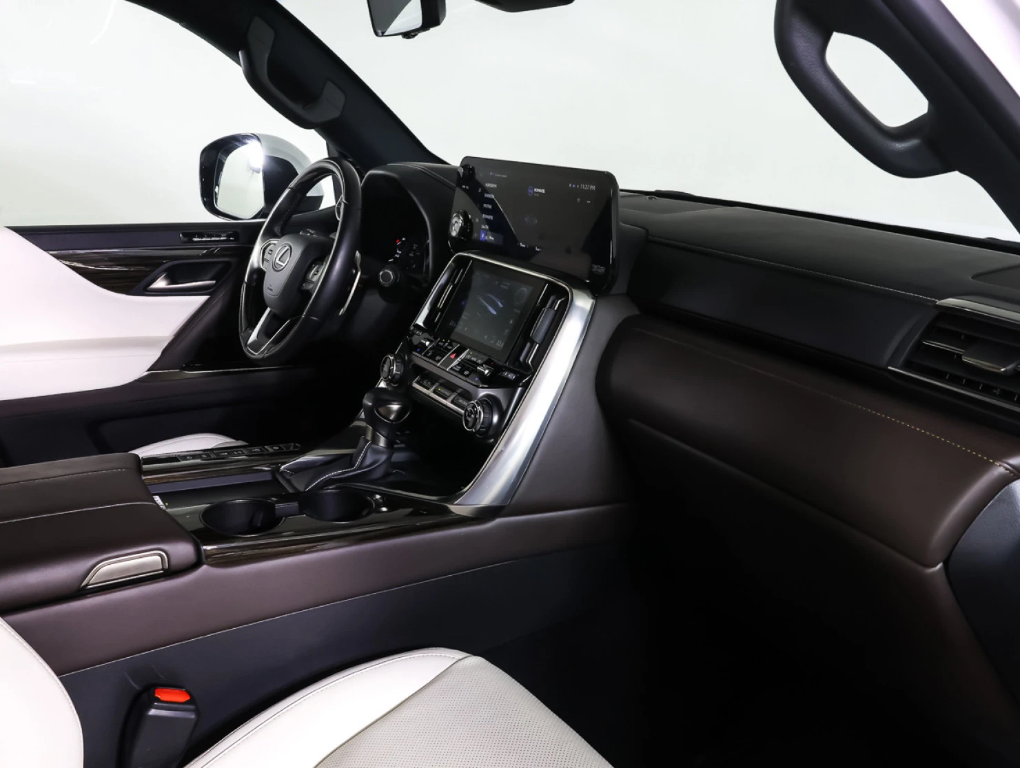 Lexus LX, 2022