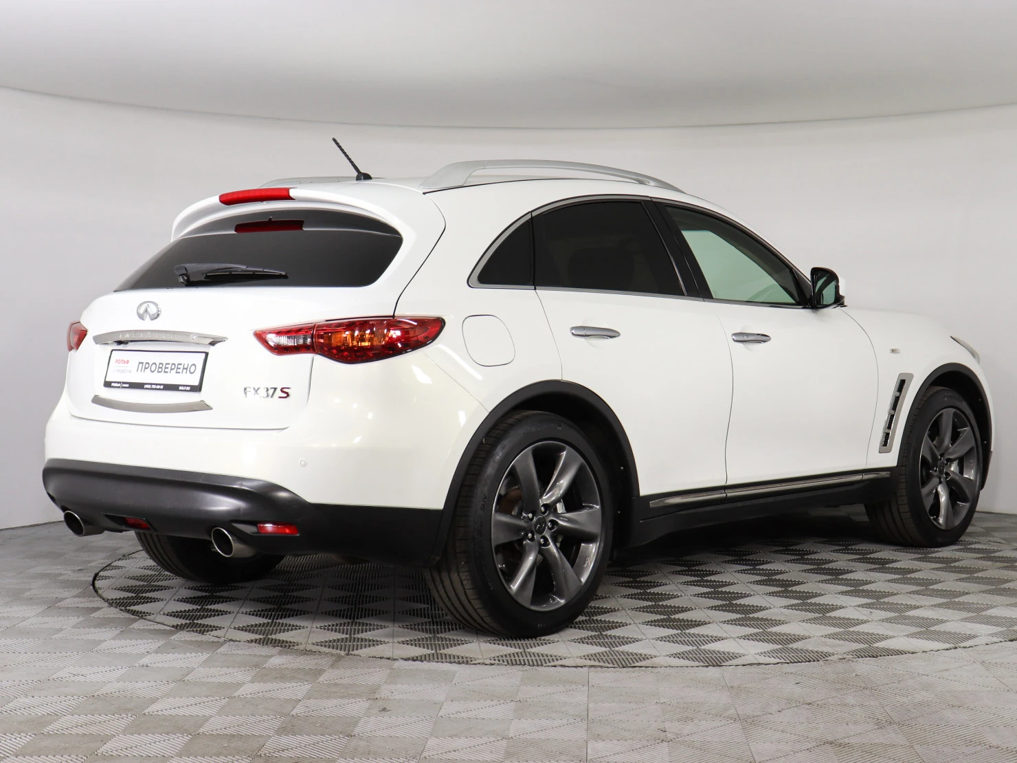 Infiniti FX, 2010