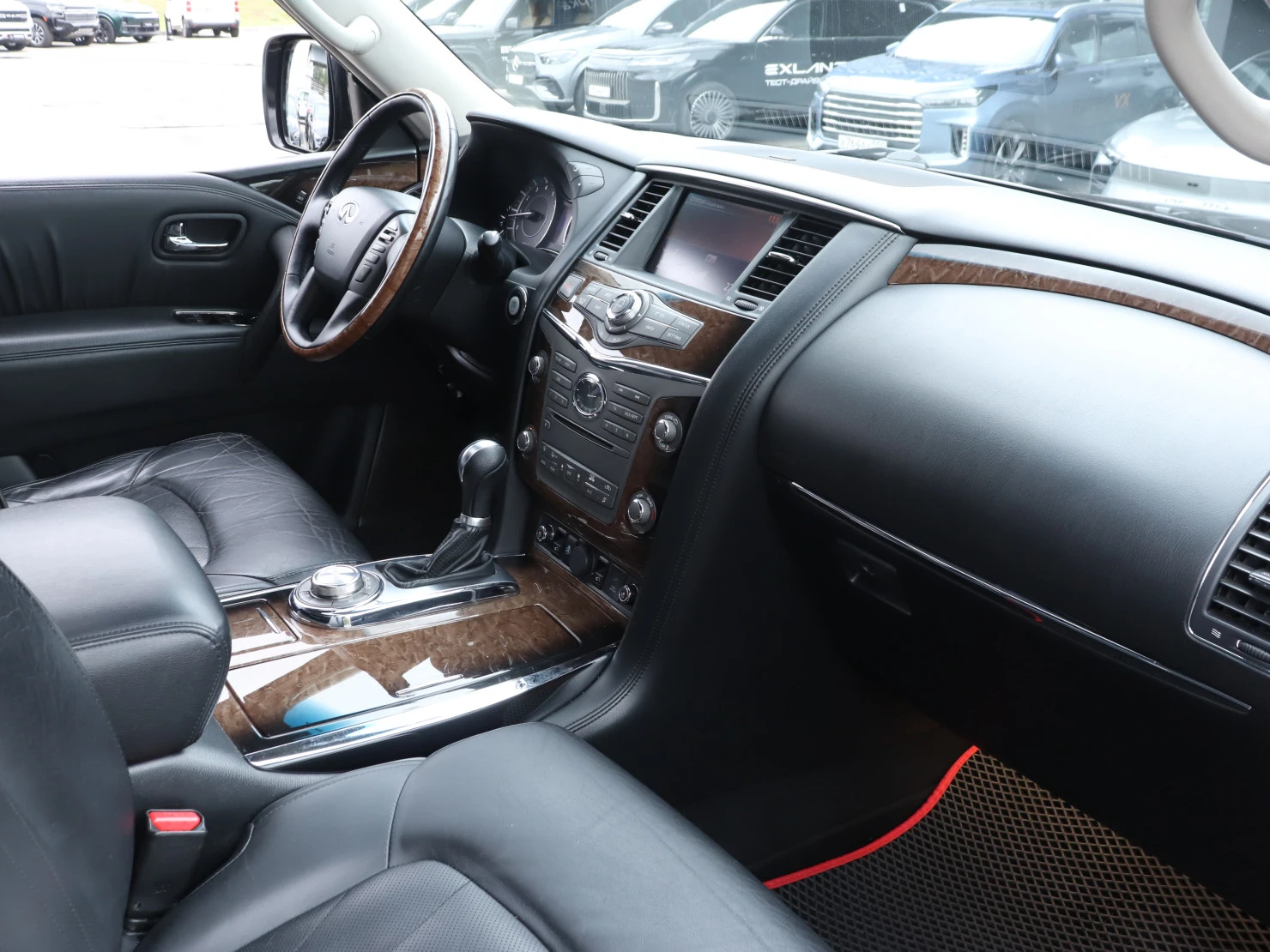 Infiniti QX56, 2011