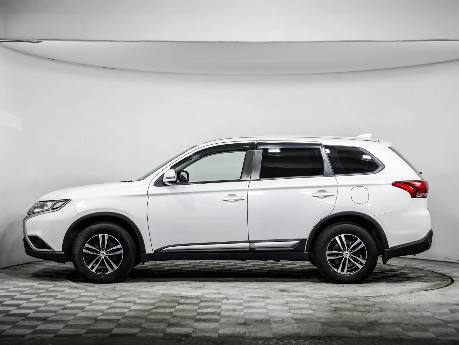 Mitsubishi OUTLANDER, 2019