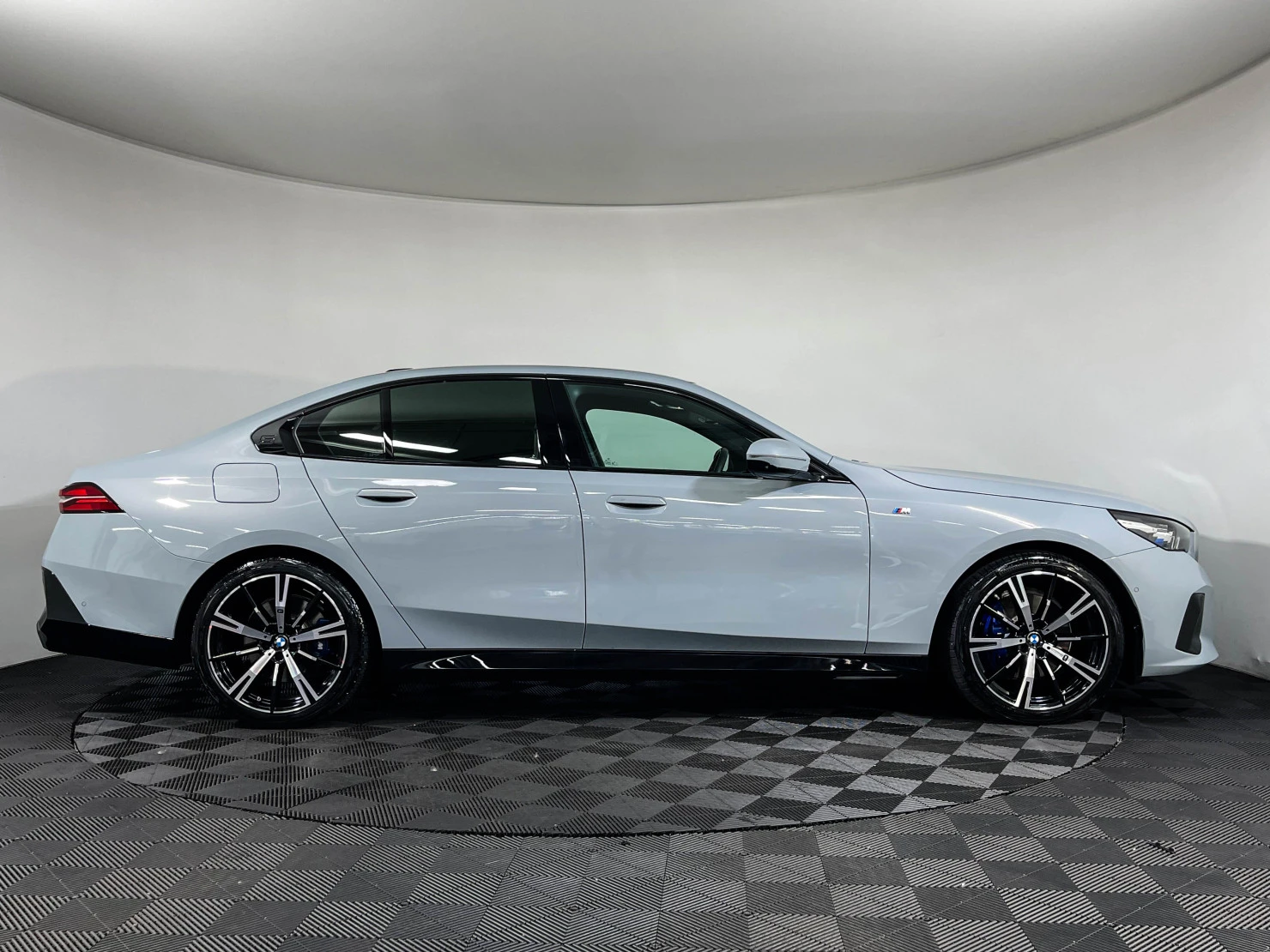 BMW 5 серии, 2024