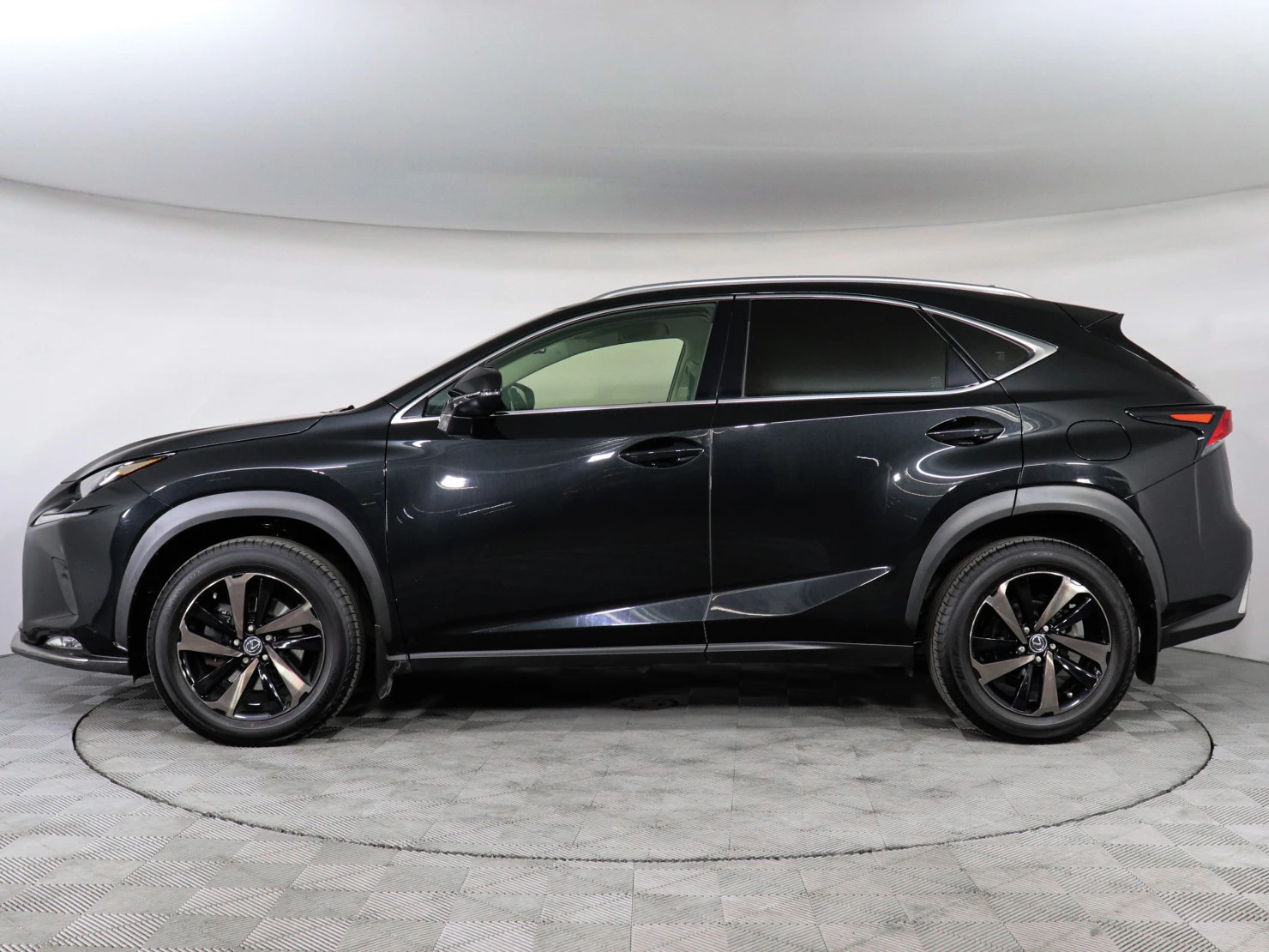 Lexus NX, 2021