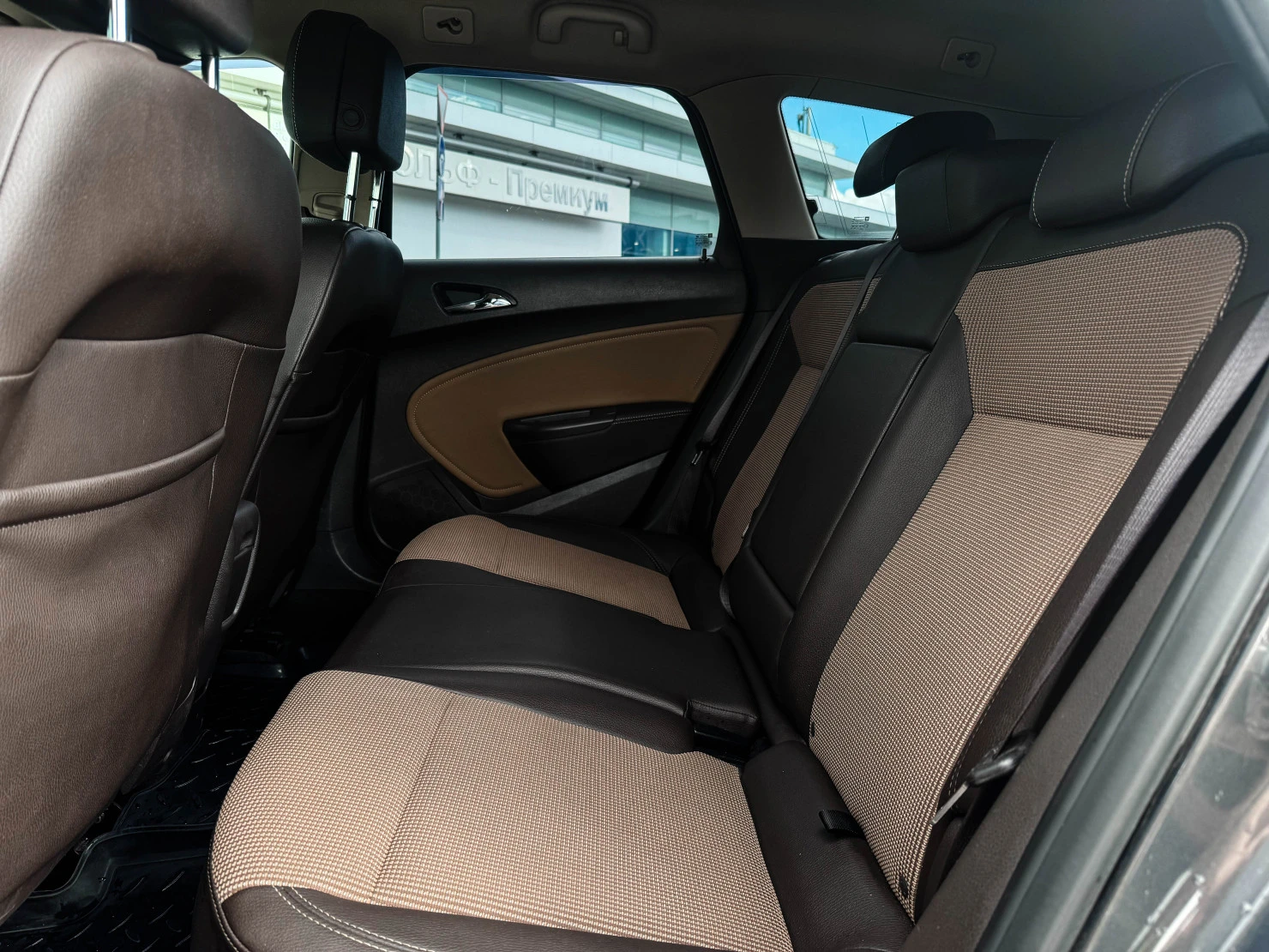 Opel Astra, 2012