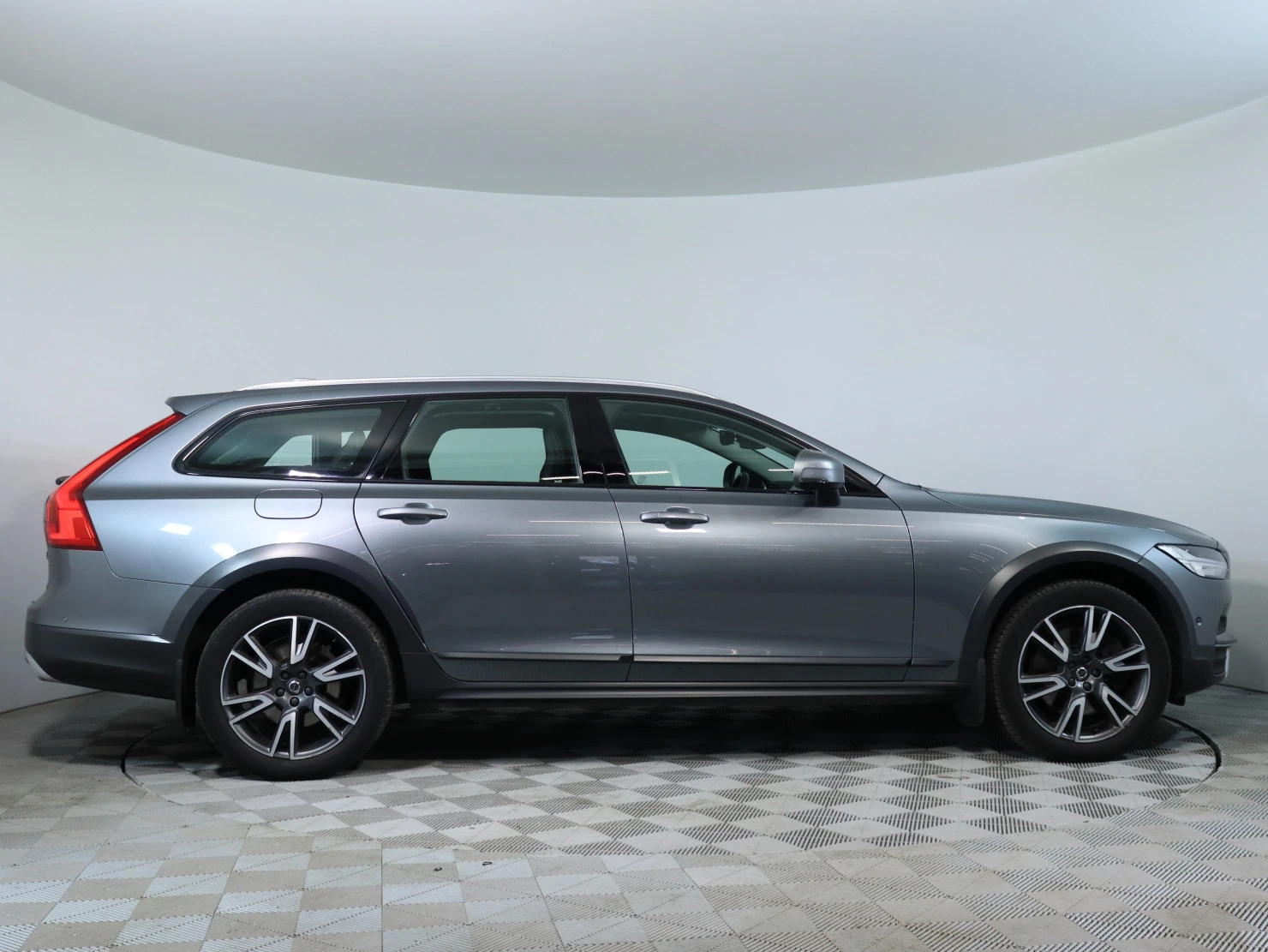 Volvo V90 Cross Country, 2019