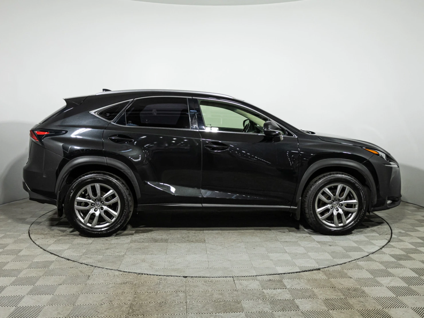 Lexus NX, 2017