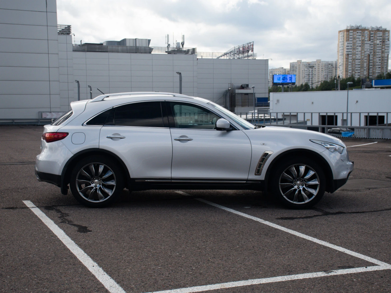 Infiniti FX, 2009