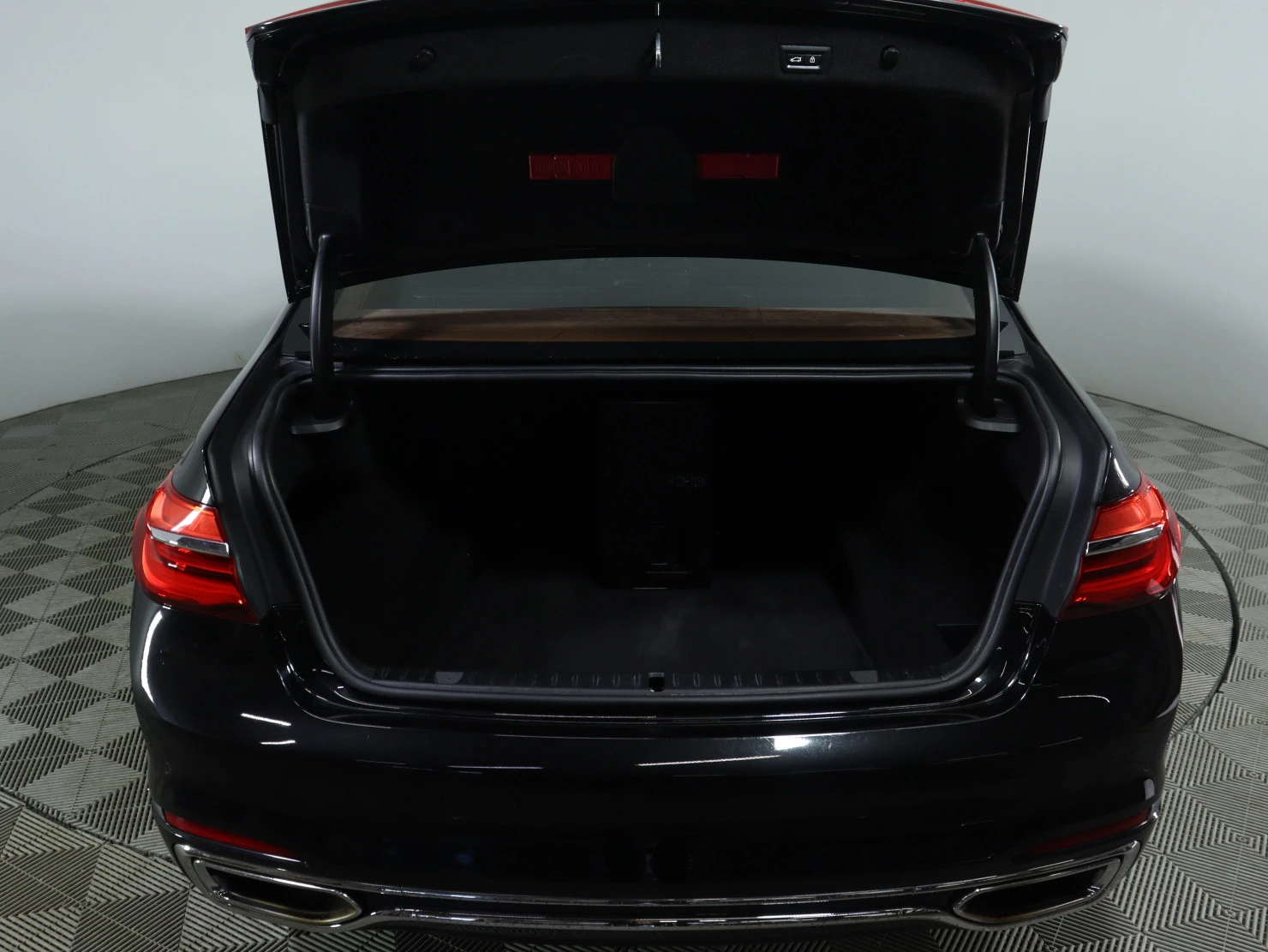 BMW 7 серии, 2016