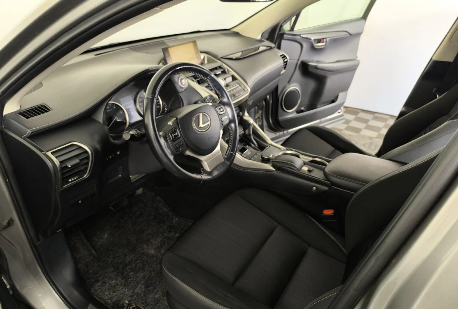 Lexus NX, 2015