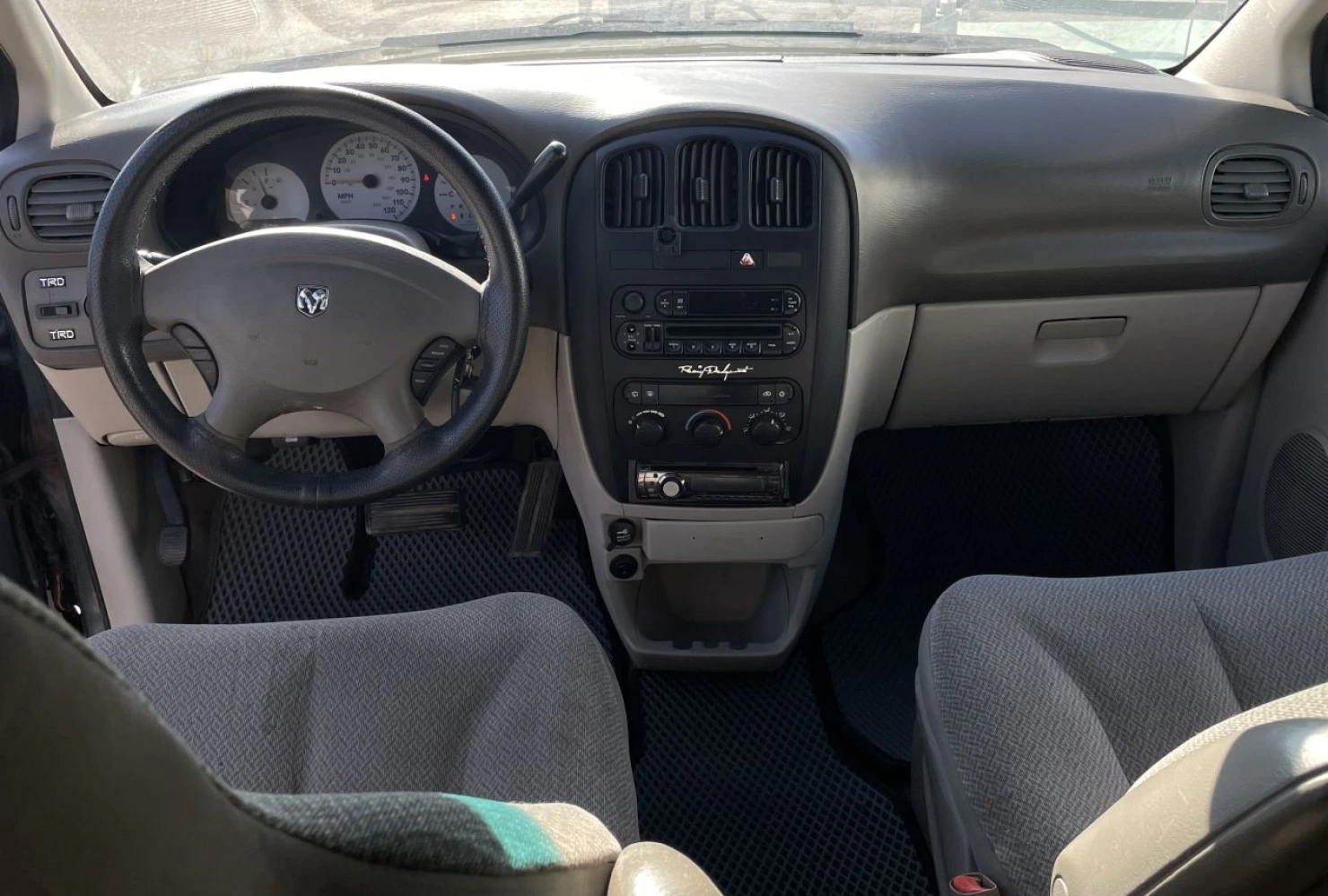 Dodge Caravan, 2004