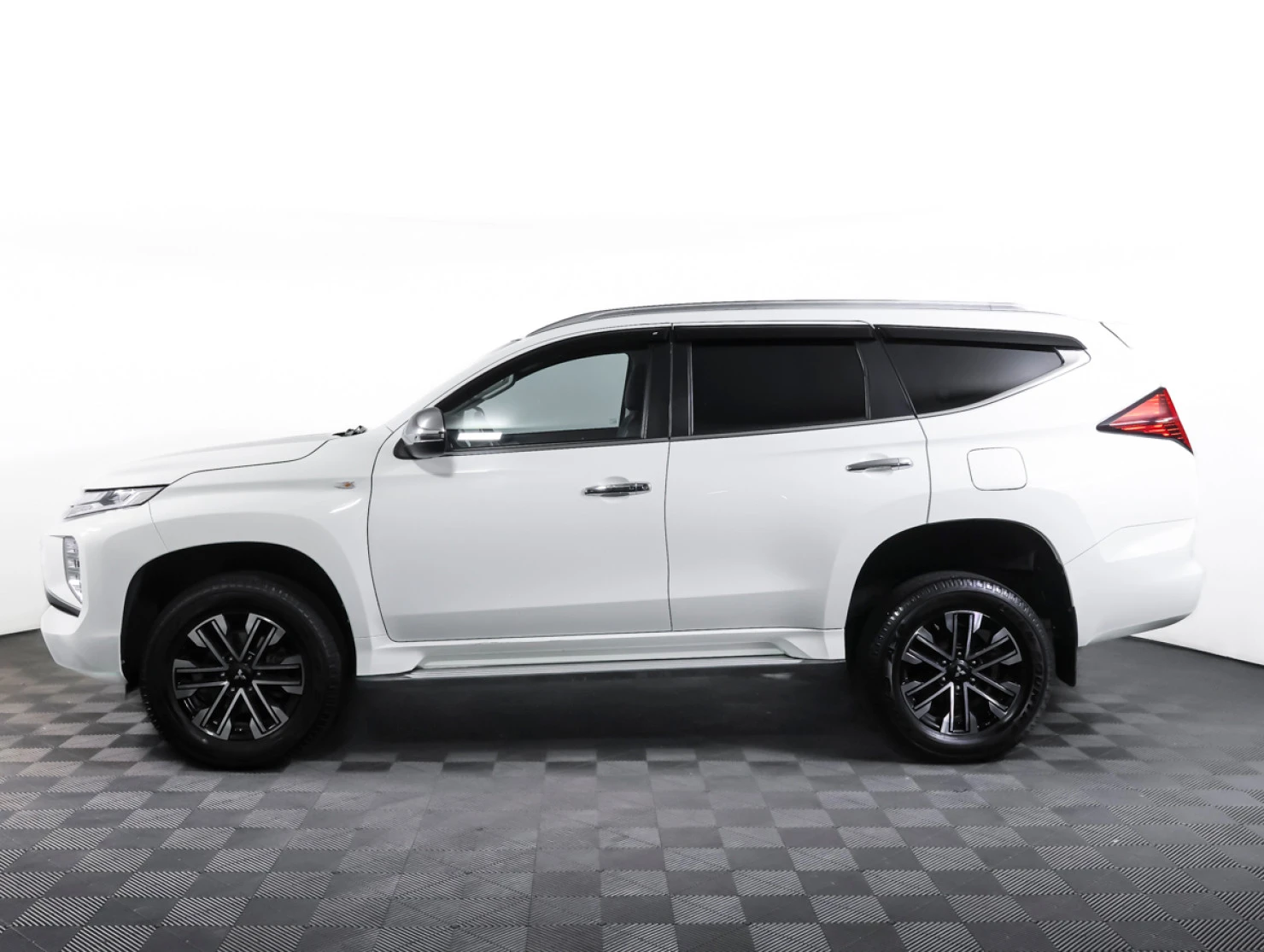 Mitsubishi Montero Sport, 2022