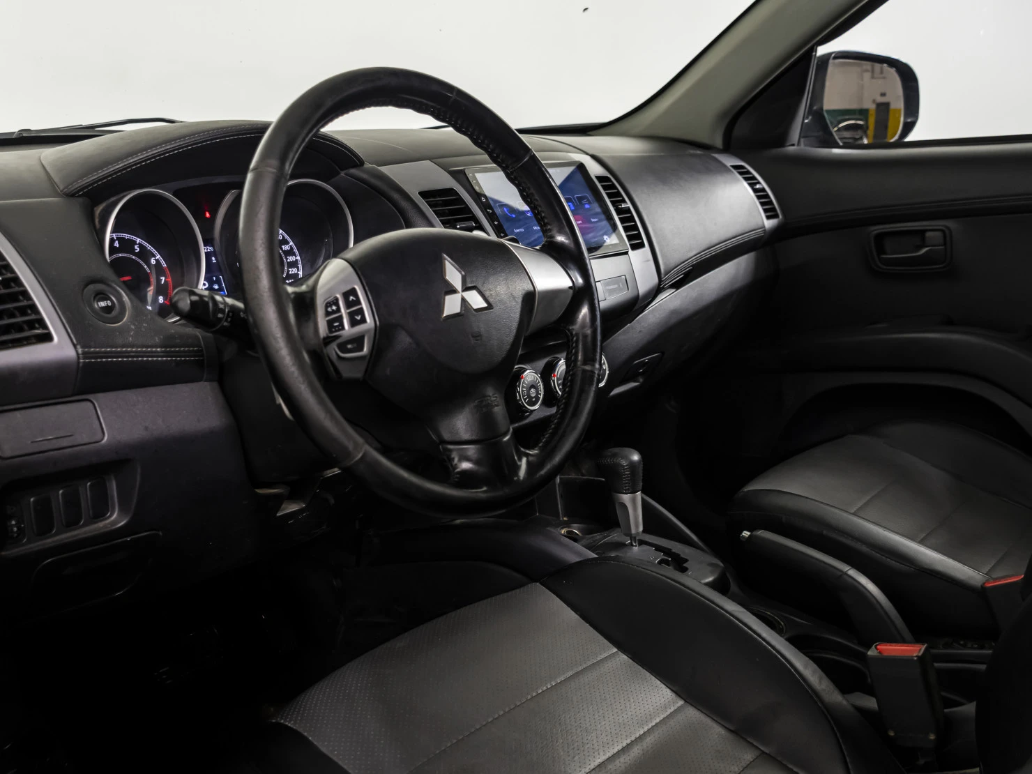 Mitsubishi OUTLANDER, 2010