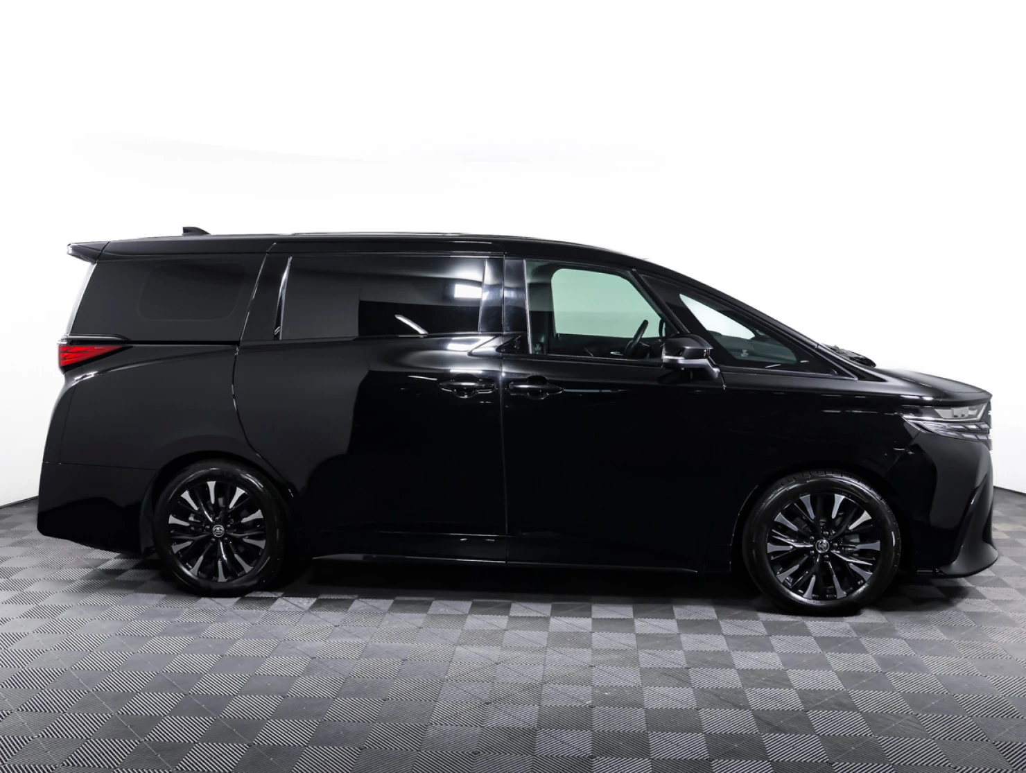 Toyota Alphard, 2023
