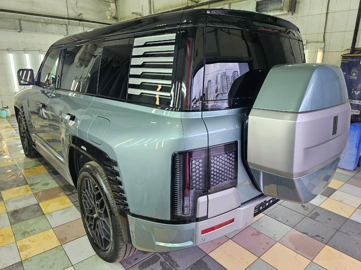 BYD Yangwang U8, 2024