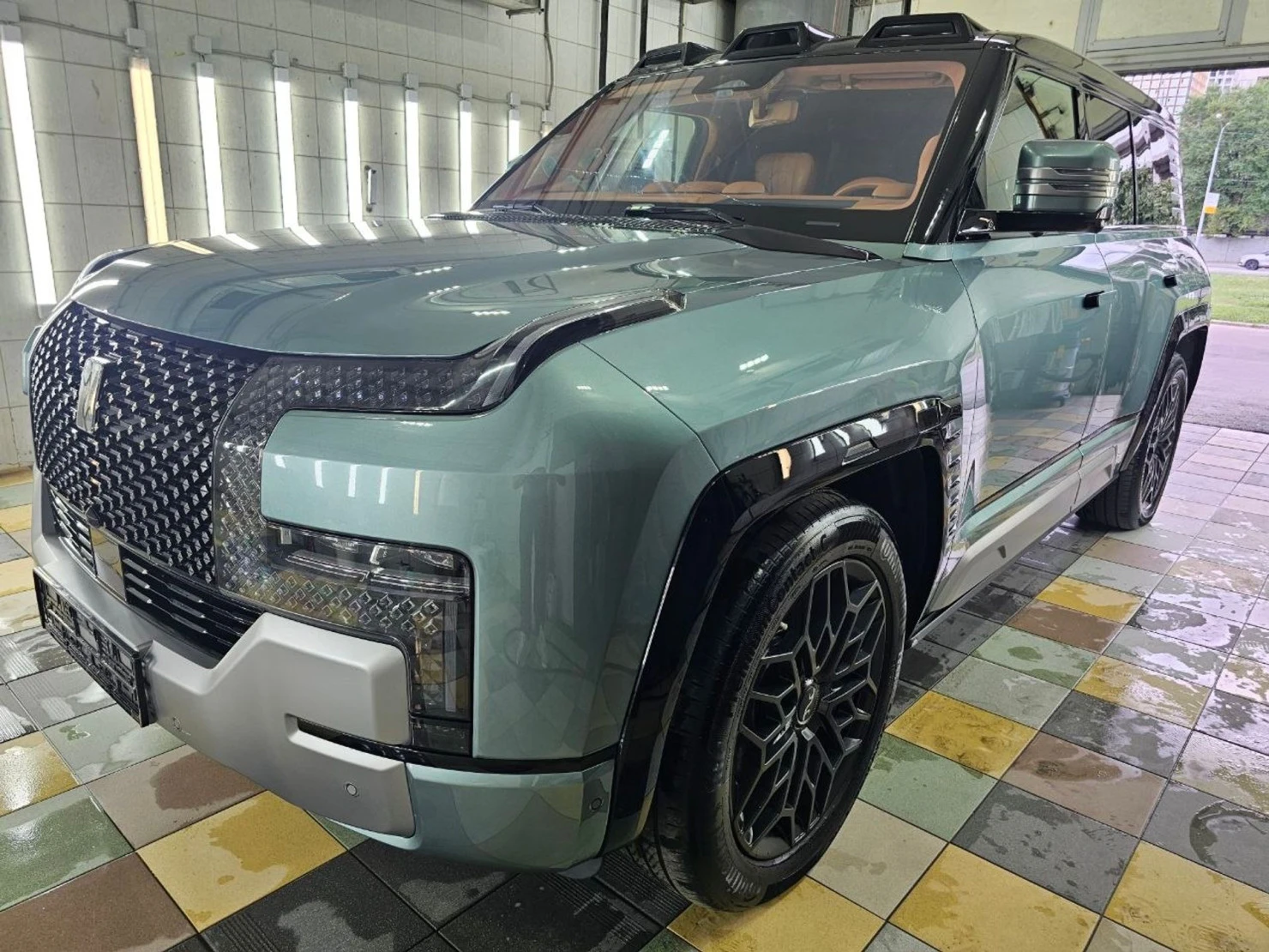 BYD Yangwang U8, 2024