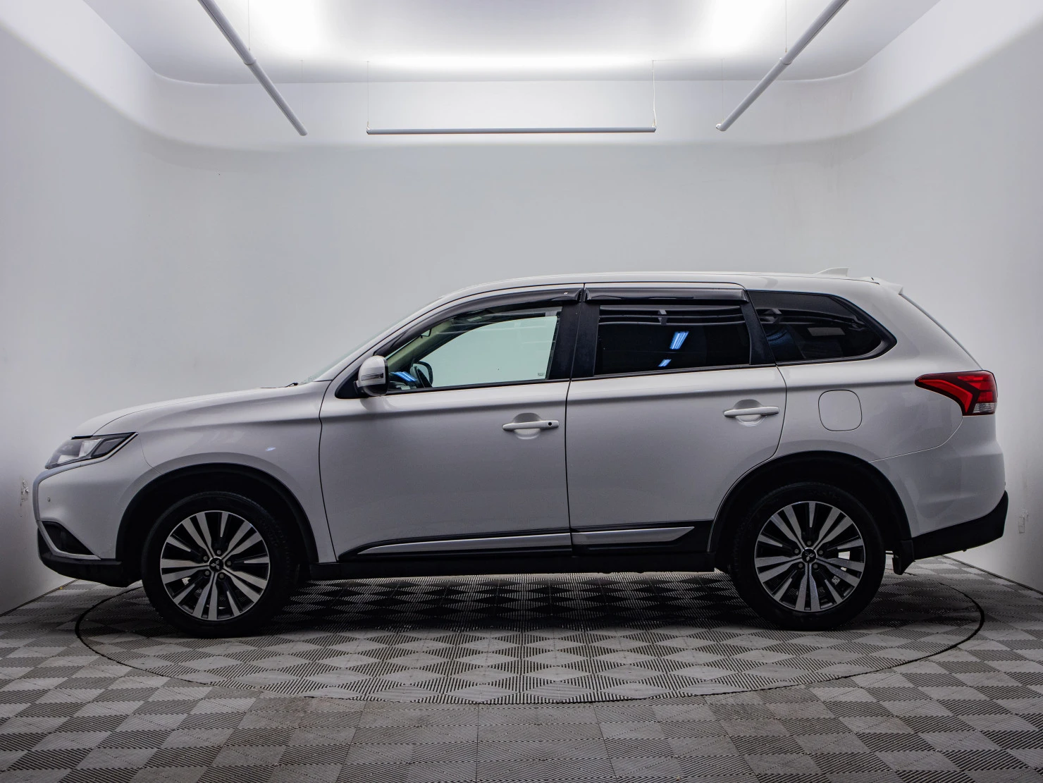 Mitsubishi OUTLANDER, 2021