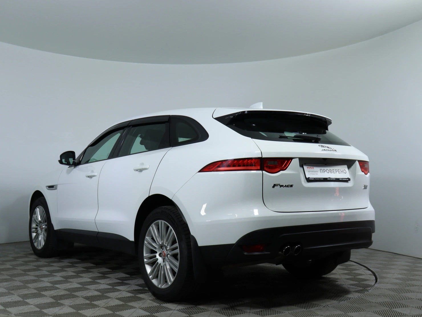 Jaguar F-PACE, 2016