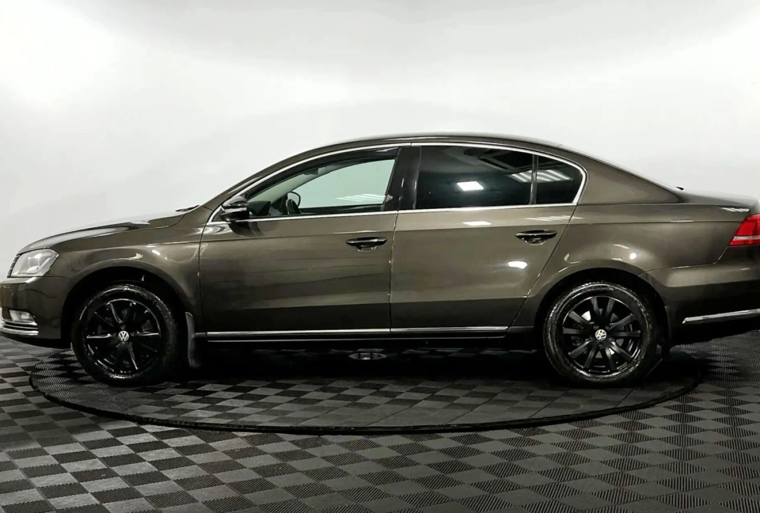 Volkswagen Passat, 2011