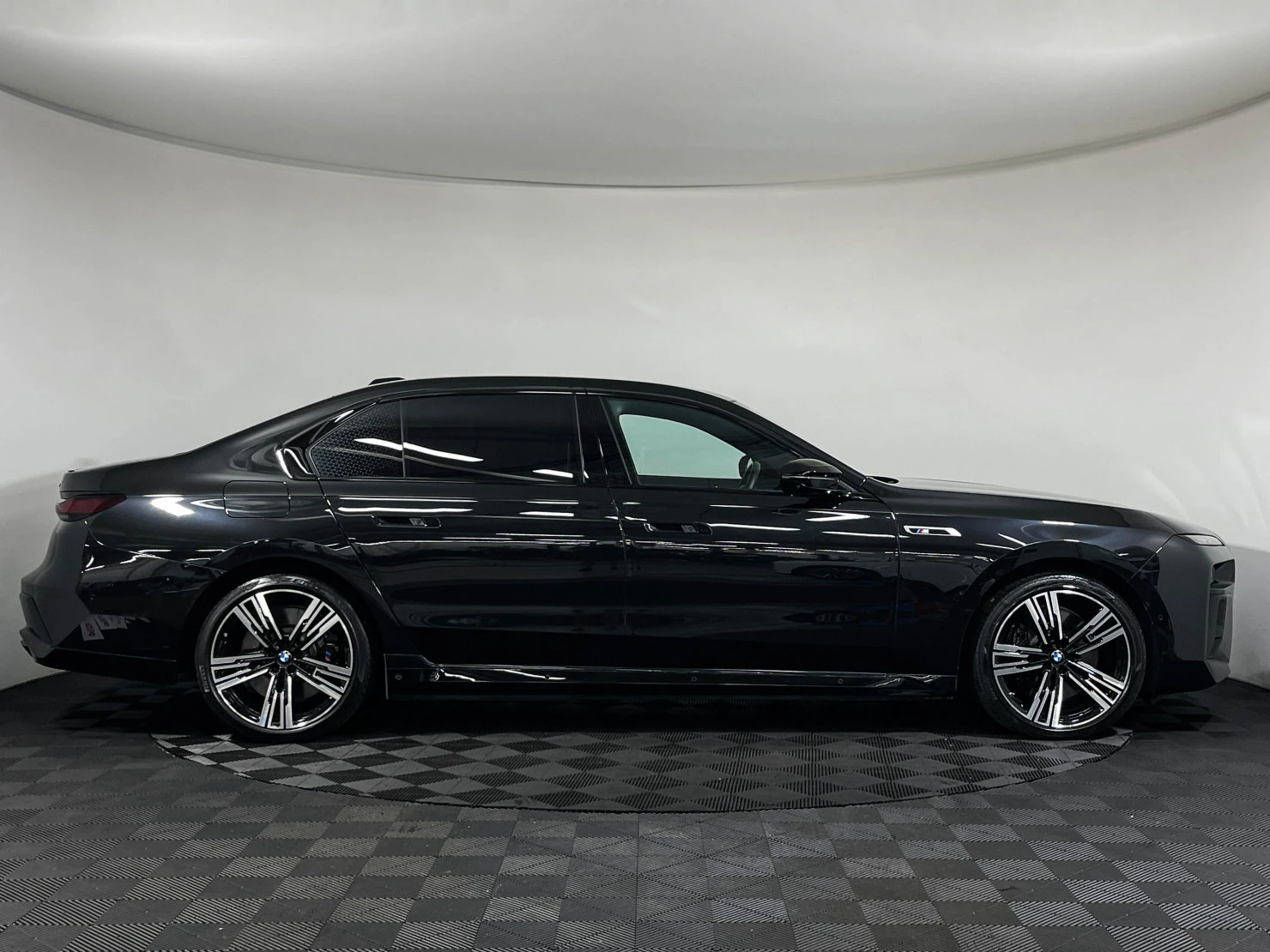 BMW 7 серии, 2023