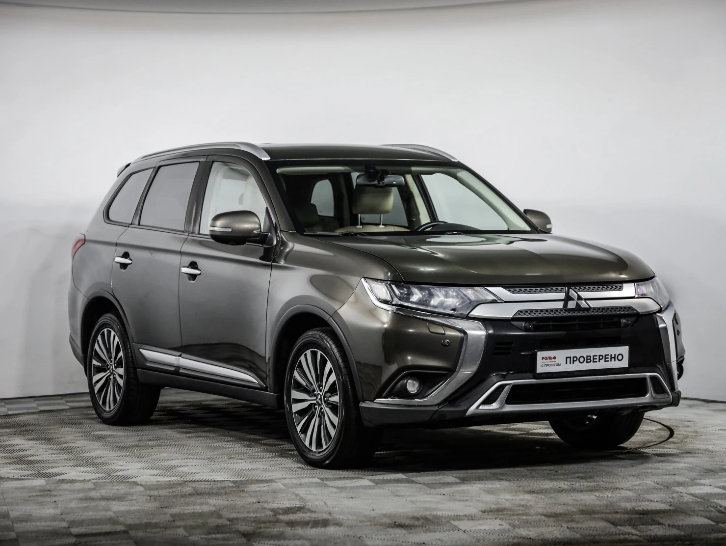 Mitsubishi OUTLANDER, 2020