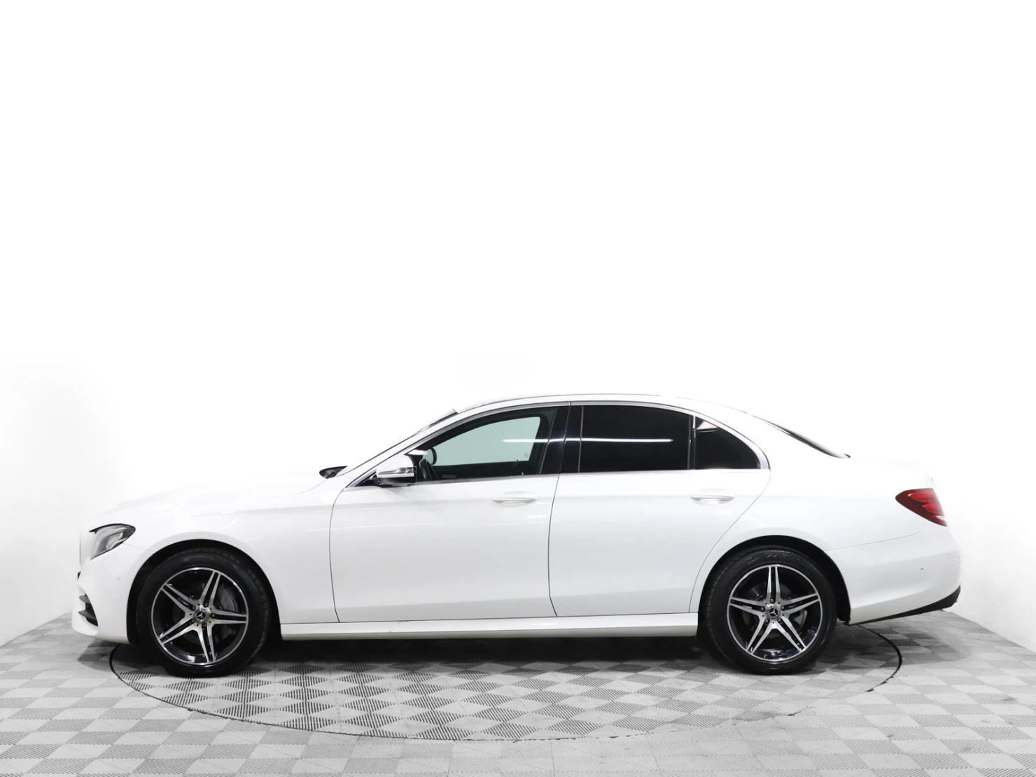 Mercedes-Benz E-Класс, 2019