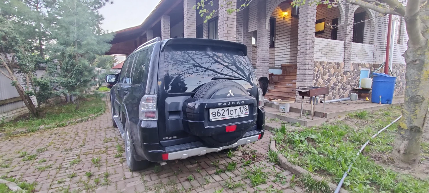 Mitsubishi PAJERO, 2012