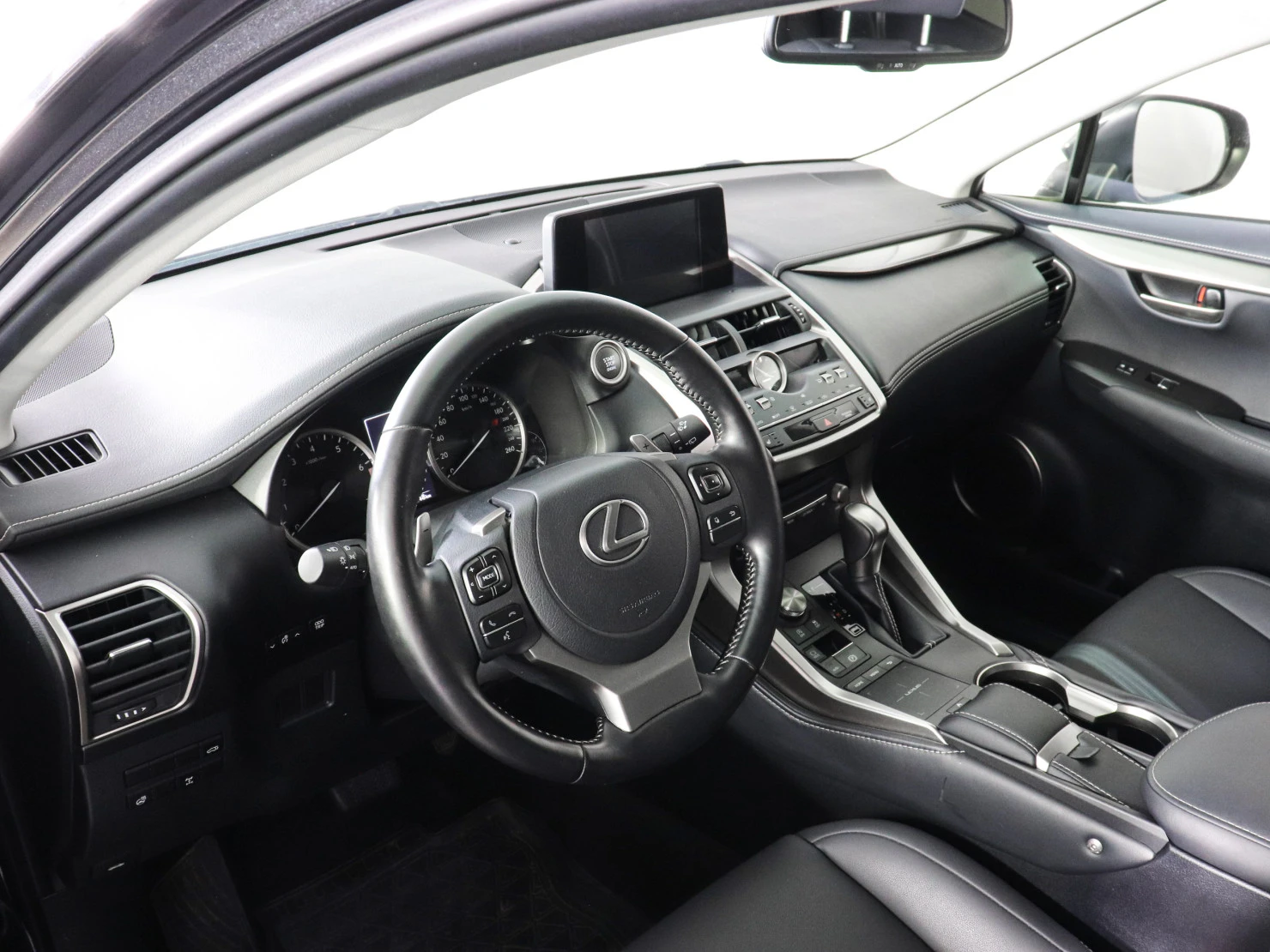 Lexus NX, 2021