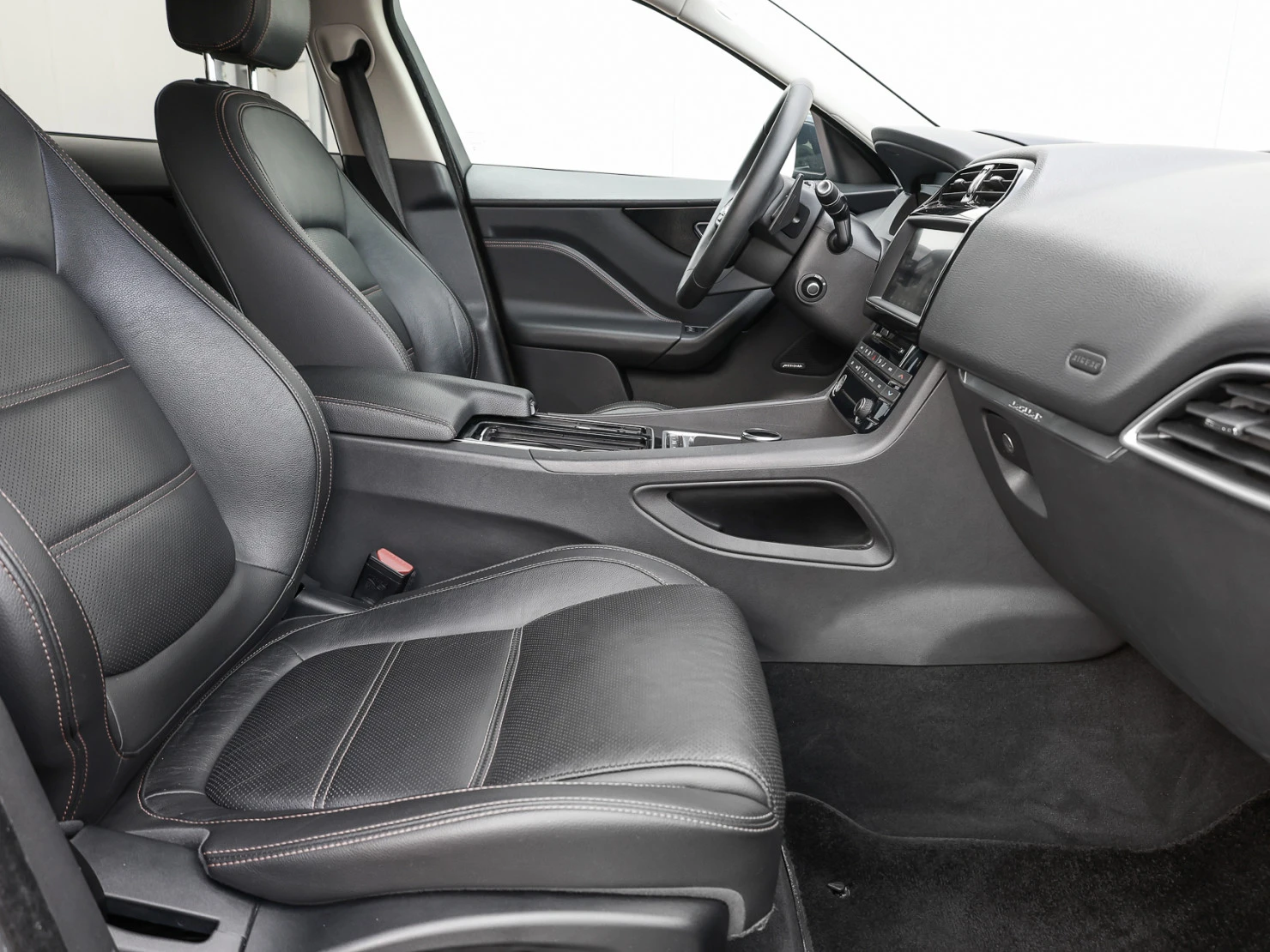 Jaguar F-PACE, 2016