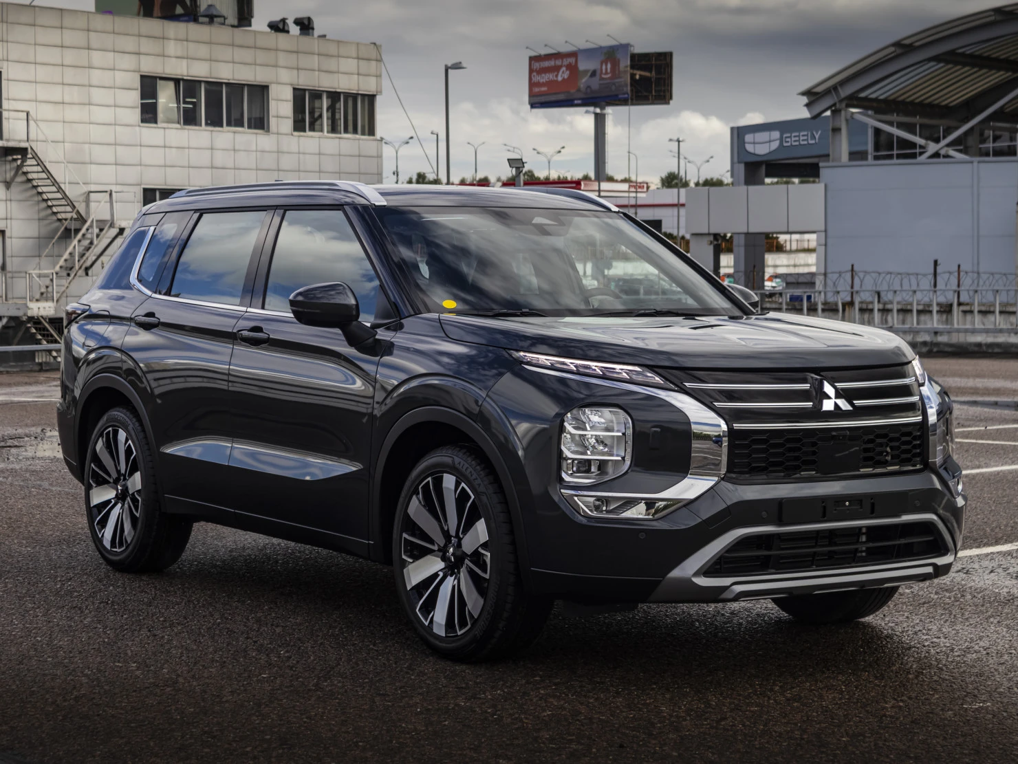 Mitsubishi OUTLANDER, 2025