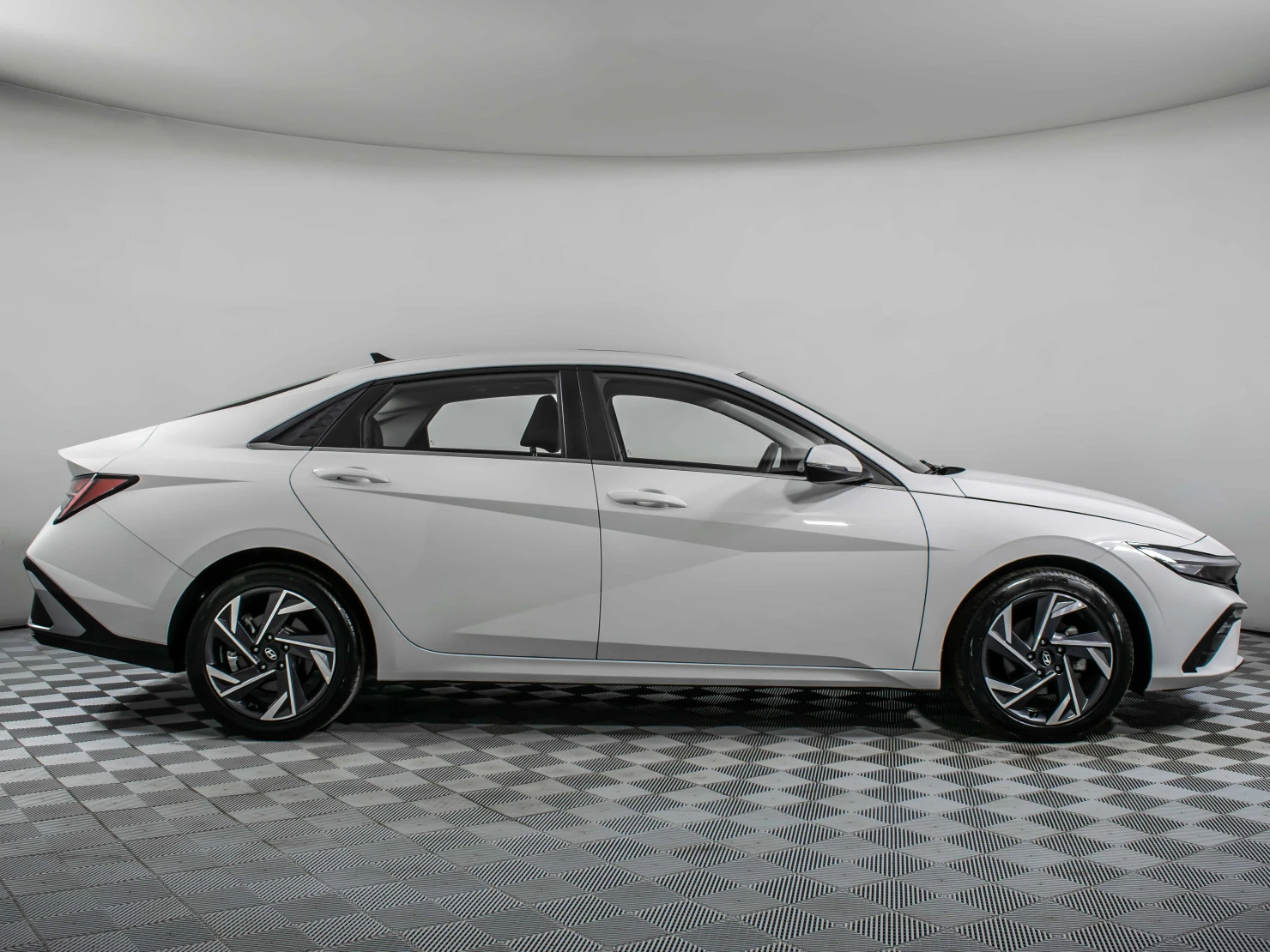 Hyundai Elantra, 2024