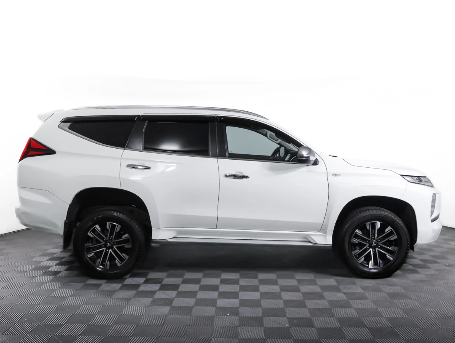 Mitsubishi Montero Sport, 2022