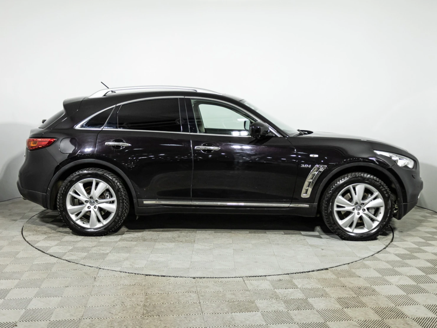 Infiniti QX70, 2013