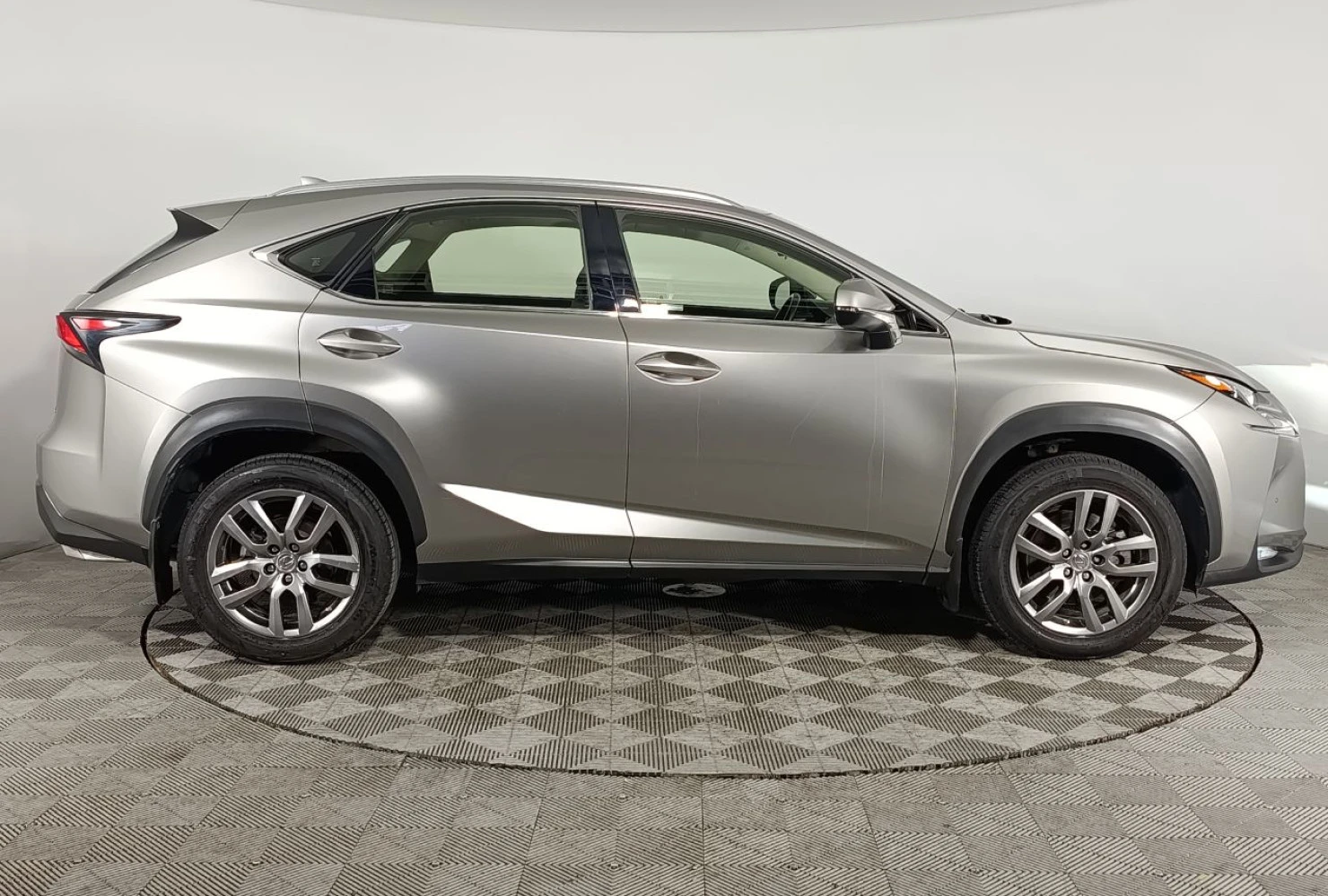 Lexus NX, 2015