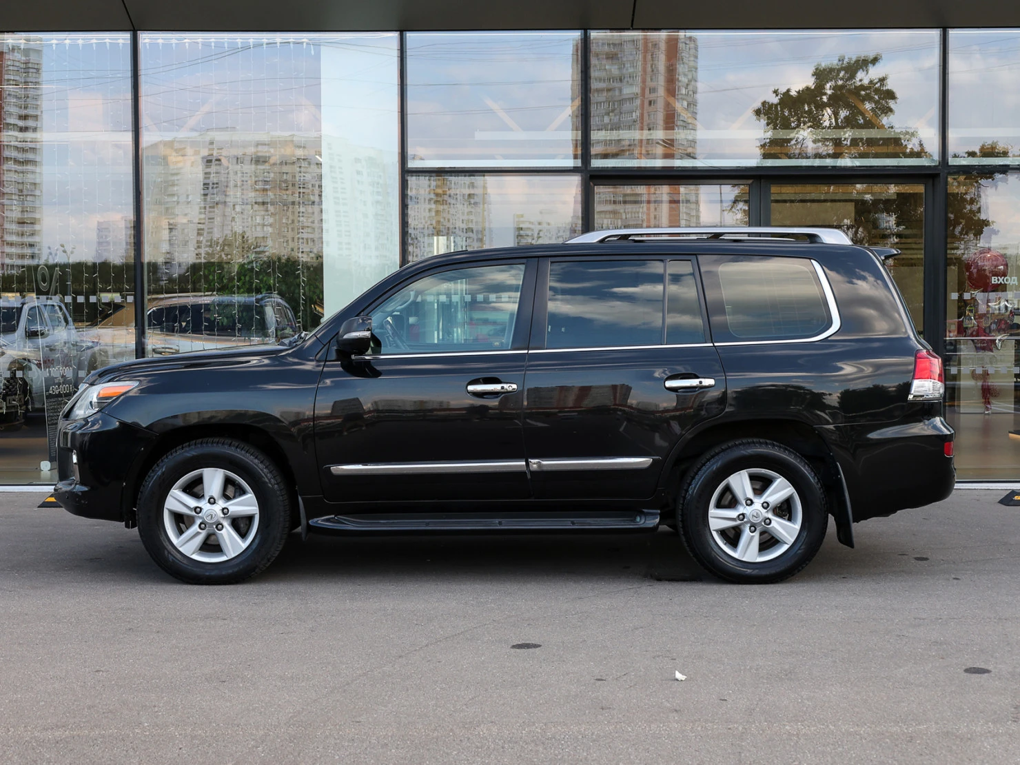 Lexus LX, 2013