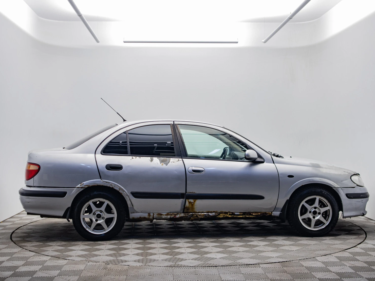 Nissan Almera, 2001
