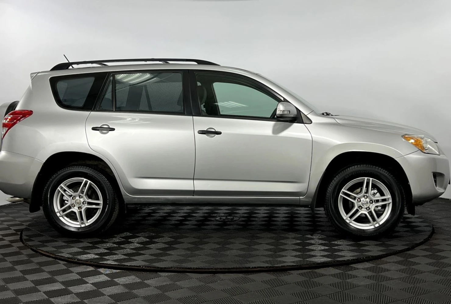 Toyota RAV4, 2011