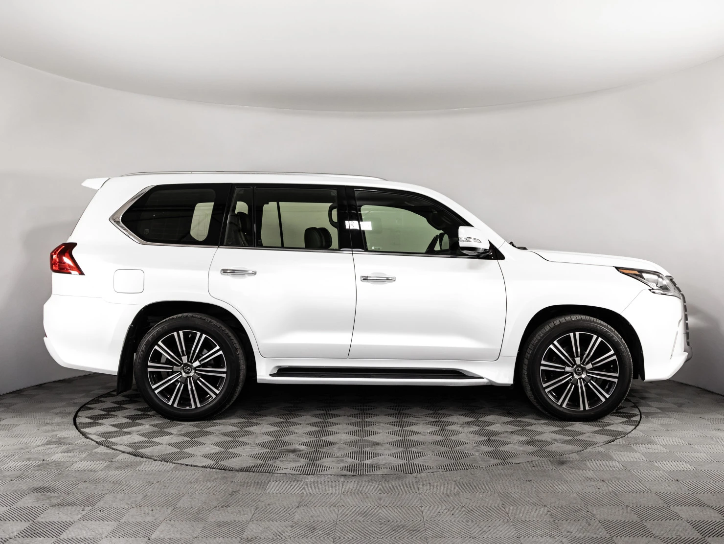 Lexus LX, 2019