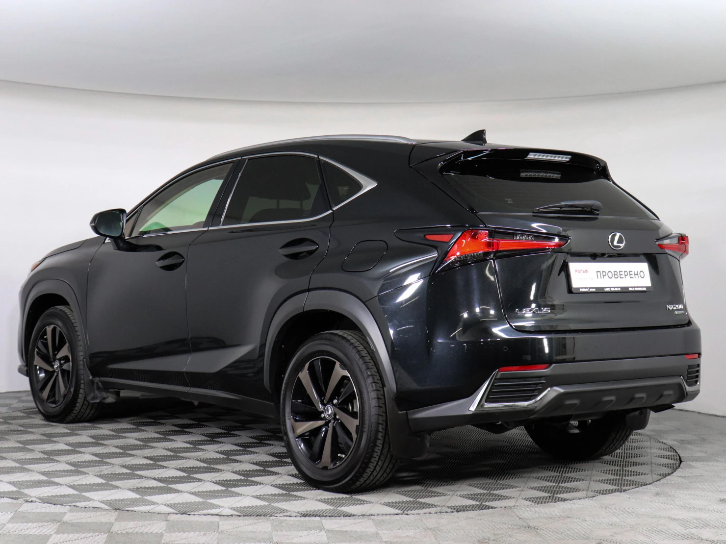 Lexus NX, 2021