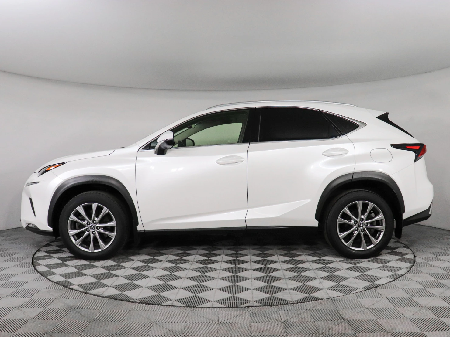 Lexus NX, 2017