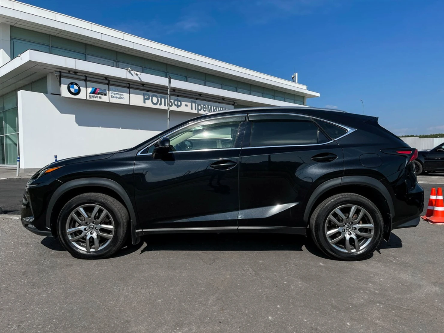Lexus NX, 2020