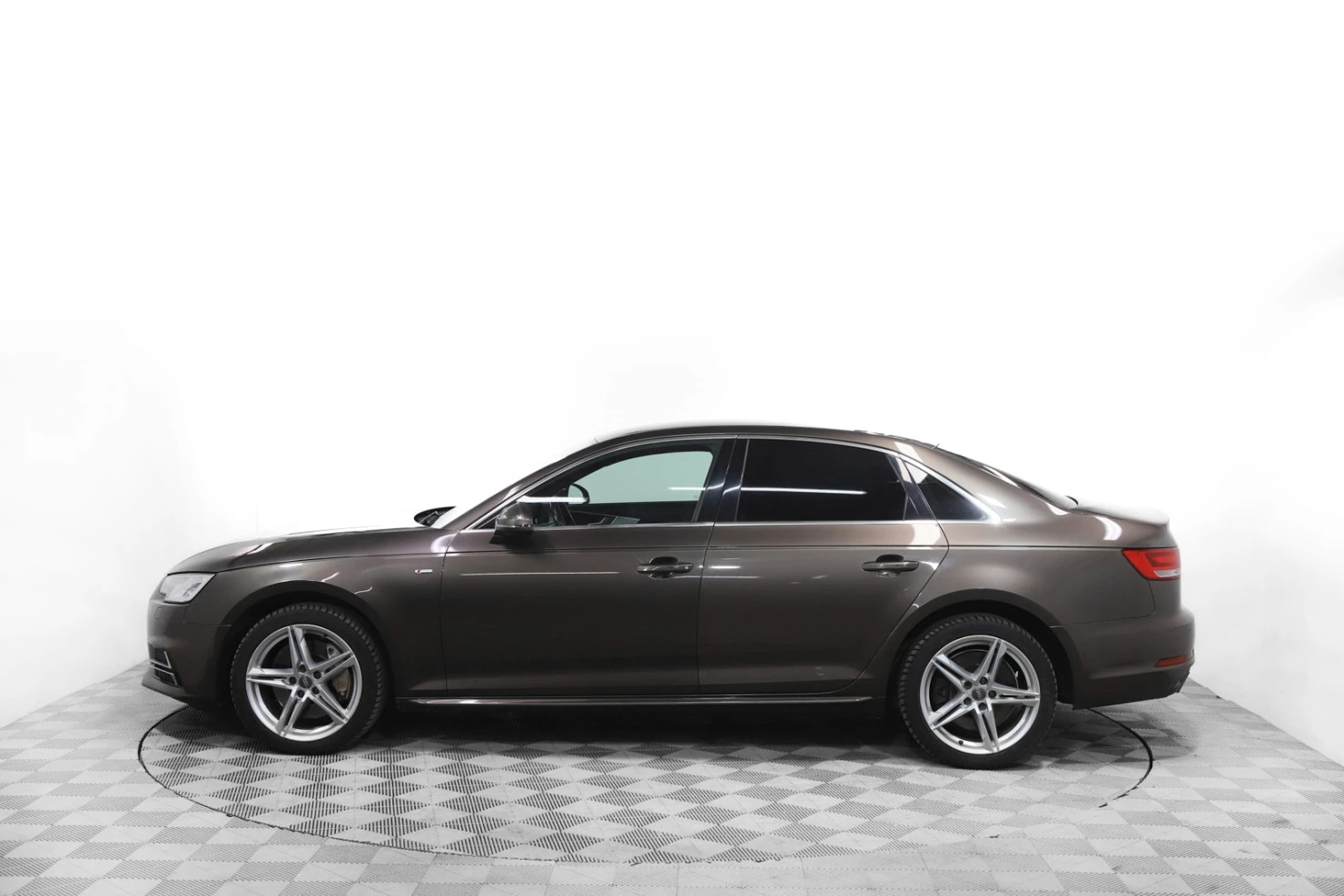 Audi A4, 2016