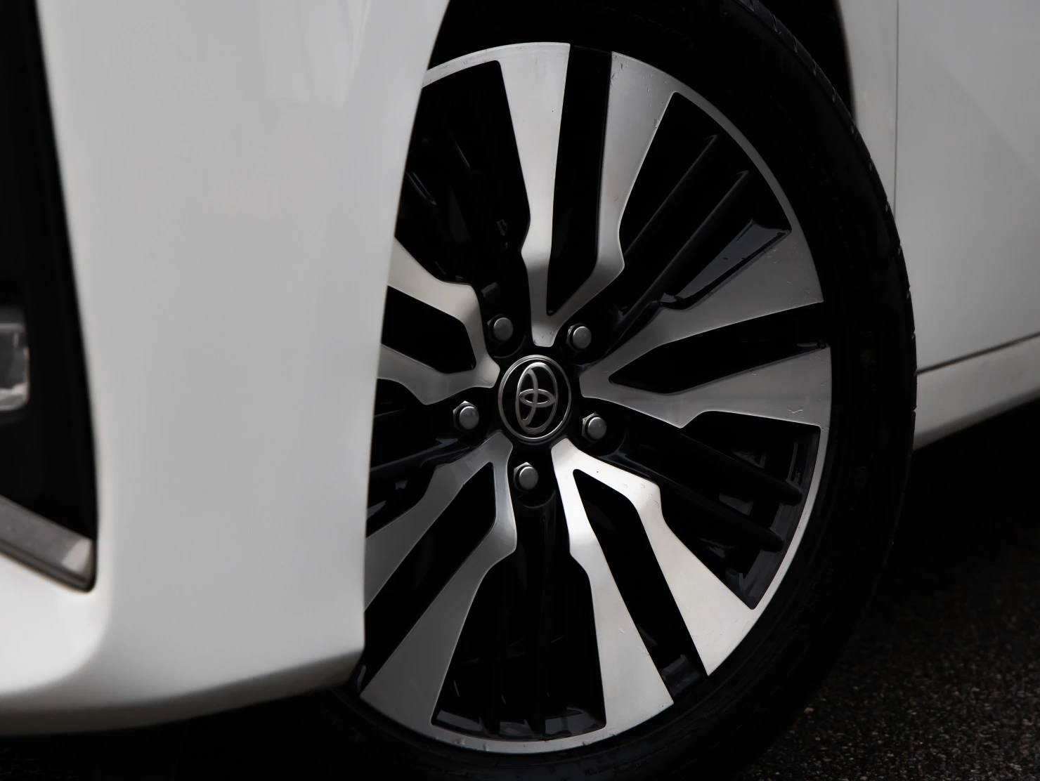 Toyota Alphard, 2019