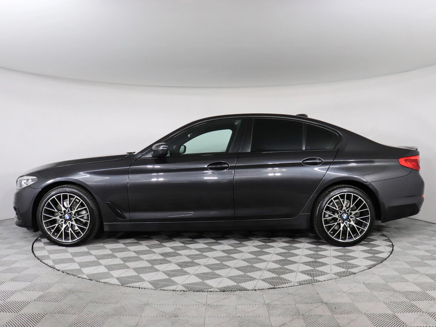 BMW 5 серии, 2019